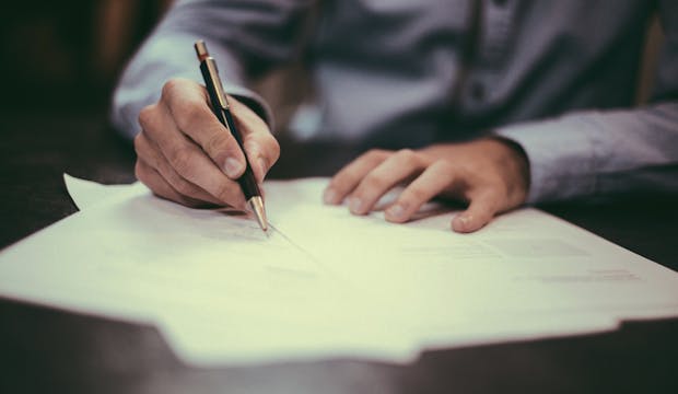 how does a bank calculate interest on your fixed deposits?